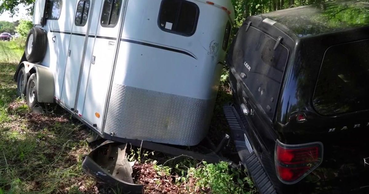 Truck carrying horses involved in head-on crash in Johnston County; troopers say three people hurt