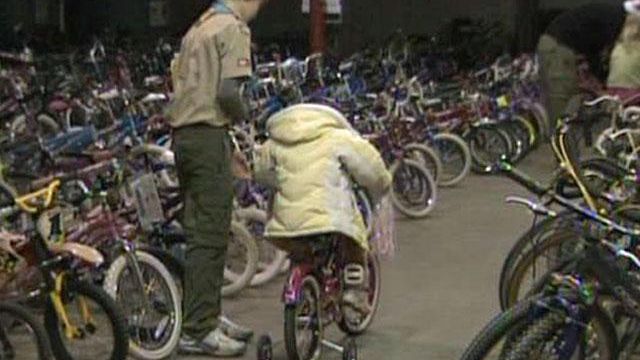Fayetteville man gives record number of bikes