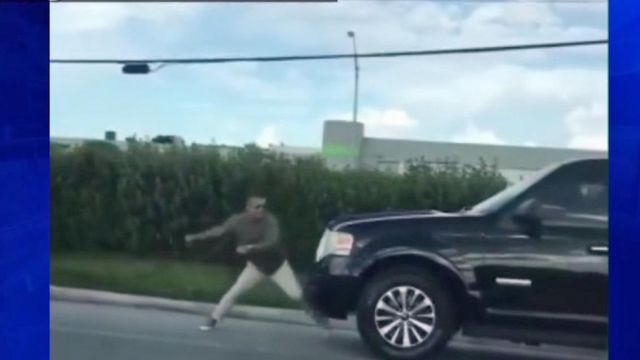 Florida man punches car in fit of road rage