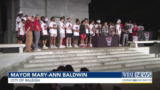 Raleigh Mayor, NC State fans celebrate men's and women's basketball teams Monday night
