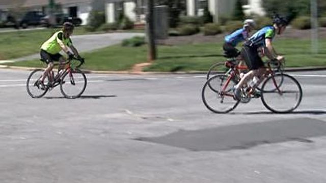 Panelists discuss cyclists, motorists sharing the roadways