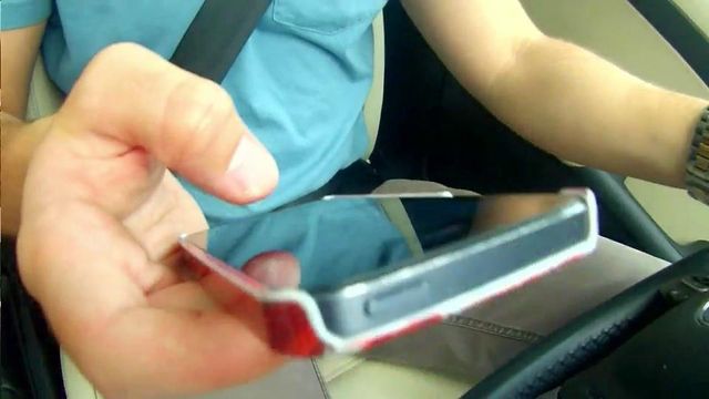 Legislator wants to close loophole in texting-while-driving law