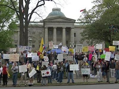 Protesters criticize government spending at tax day tea parties