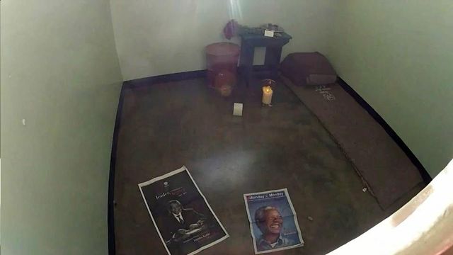 Memorials to Mandela sprout at notorious prison