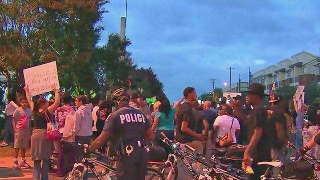 Protests break out for second night in Charlotte