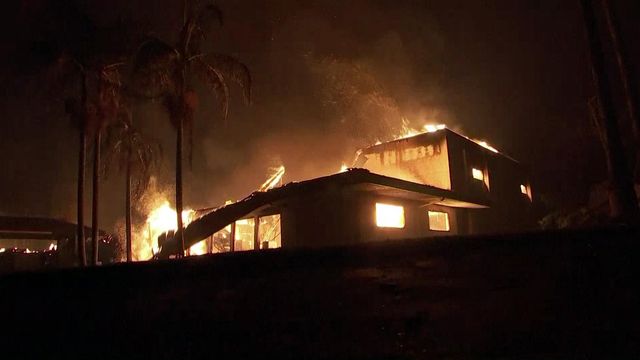 RAW: Fire destroys homes in Ventura, California