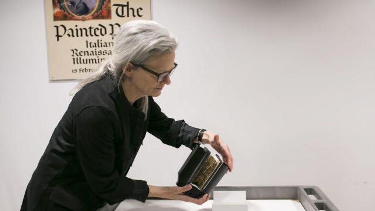 Scanning an Ancient Biblical Text That Humans Fear to Open