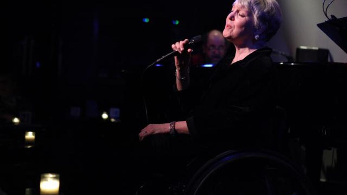 Wesla Whitfield, Singer Who Reinvigorated Standards, Dies at 70