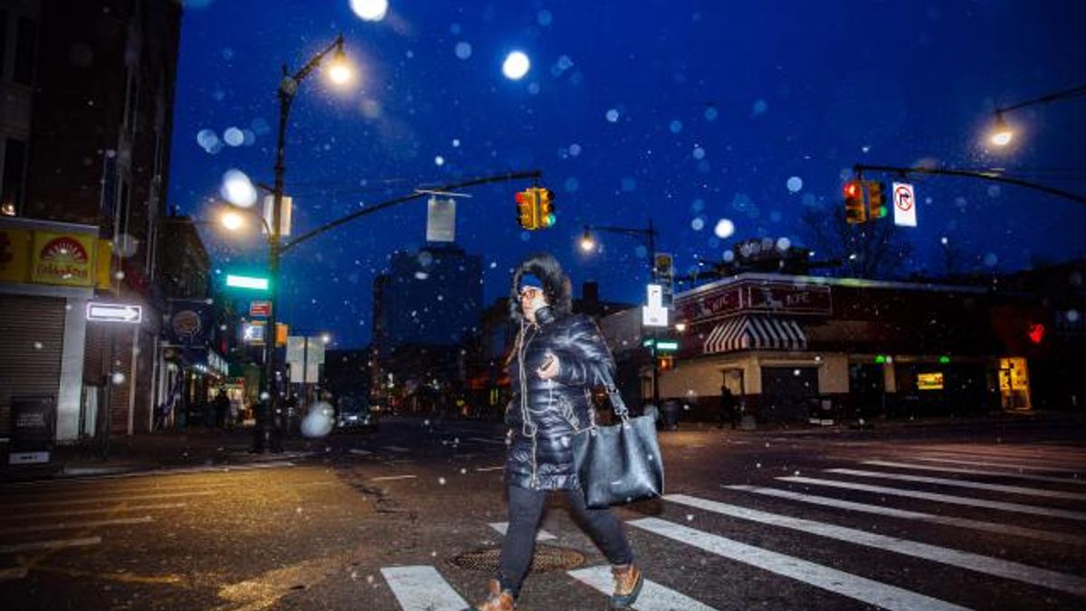Snowstorm Pummels Eastern Seaboard