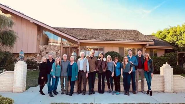 'The Brady Bunch' cast reunites for 'A Very Brady Renovation'