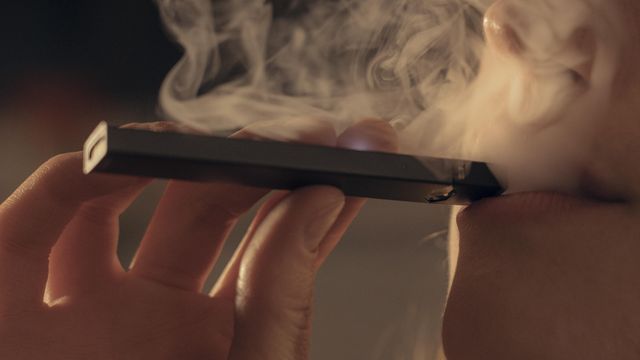 Military works to discourage e-cigarette use among troops Military works to discourage e-cigarette use among troops