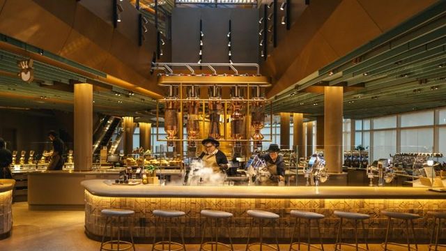 Largest Starbucks store ever opens in Chicago