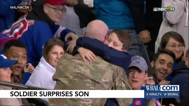 Soldier surprises son with return home from duty