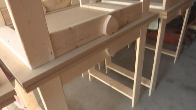 Kentucky couple crafts desks for distance learners
