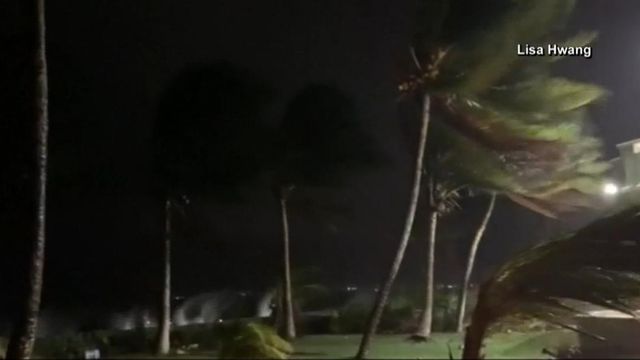 Raw: Hurricane Zeta makes landfall in Mexico 