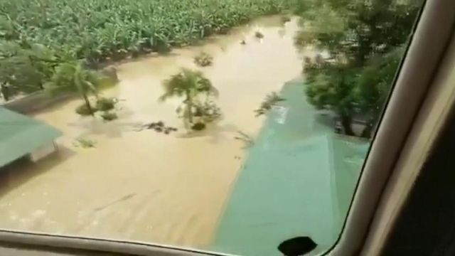 Raw: Guatemala army rescues Eta flood victims