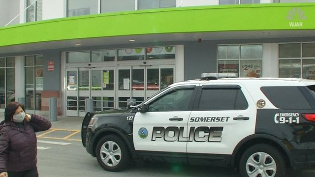 Officer buys gift card for shoplifters
