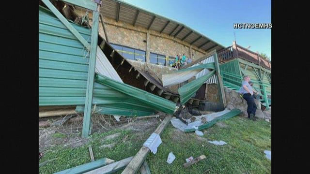 11 hurt when deck collapses at Tennessee restaurant