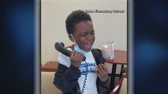 9-year-old inspires teachers, classmates with soulful rendition of national anthem