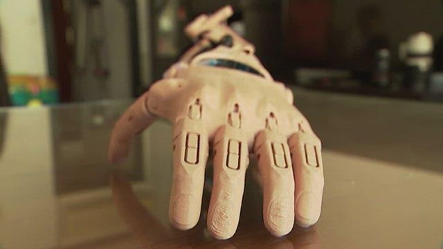 3D printers create prosthetic arms to donate across the world