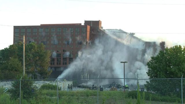 Hundreds of pounds of dynamite helps implode long-standing Atlanta hotel 