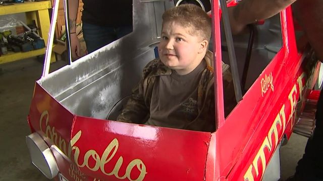 Teen with muscular dystrophy making custom wheelchairs for other kids