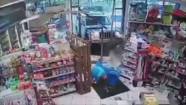 Video captures Florida man being hit by car while leaving store