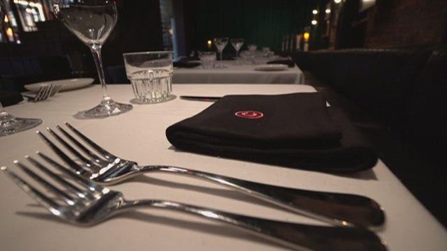 Restaurant implements no-cellphone policy