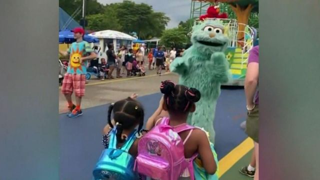 On cam: Sesame Place character appears to ignore girls