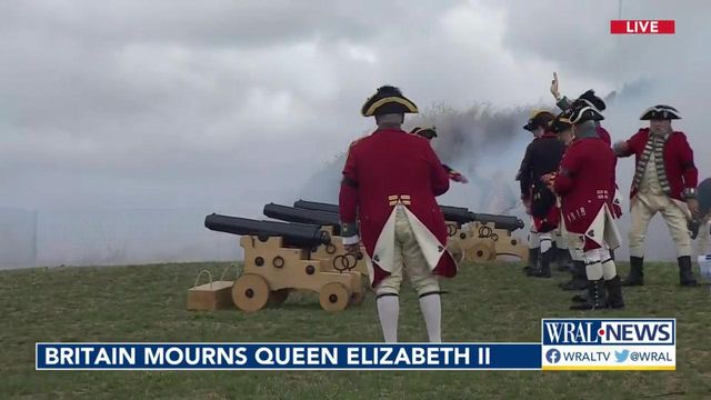 Britain begins 10-day mourning period with gun salute 