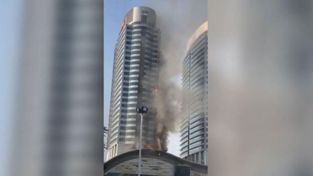 Fire breaks out at Pakistan shopping mall