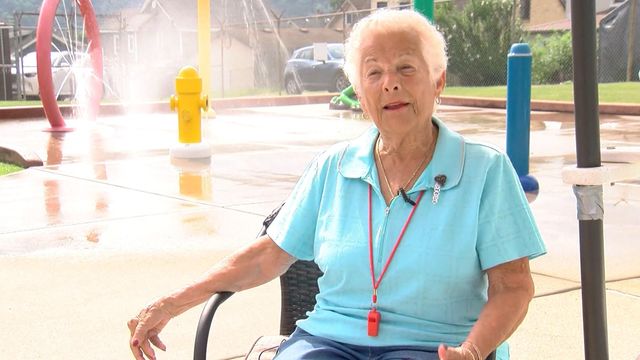 90-year-old lifeguard works at Ohio pool