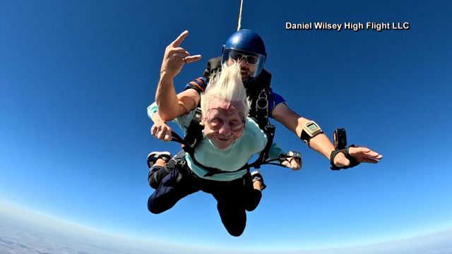104 years old: Chicago woman believed to broken world record for oldest person to tandem skydive