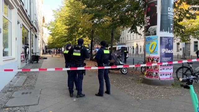 Man arrested for throwing Molotov cocktails at synagogue in Germany 