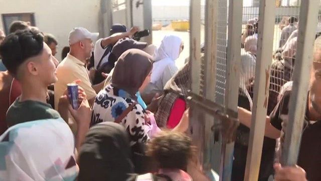 Hundreds evacuate as Gaza border opens