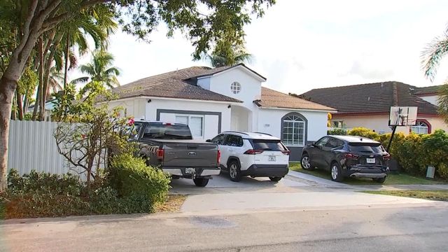 2-year-old toddler drowns in Florida pool