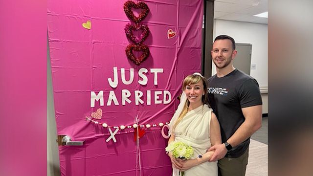 Couple gets married while wife is in labor