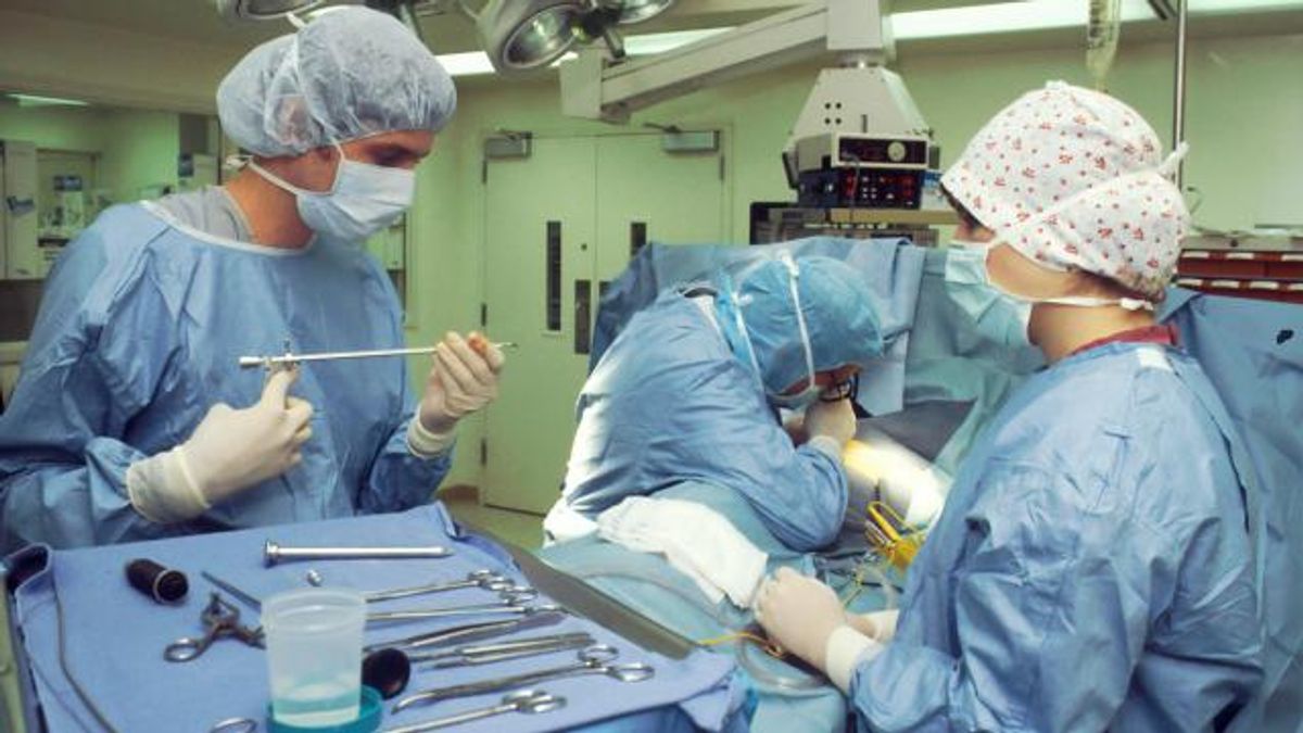 Surgery (generic), hospital, doctor, surgeon
