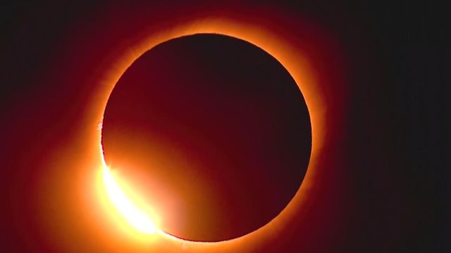 Indianapolis goes dark for total solar eclipse