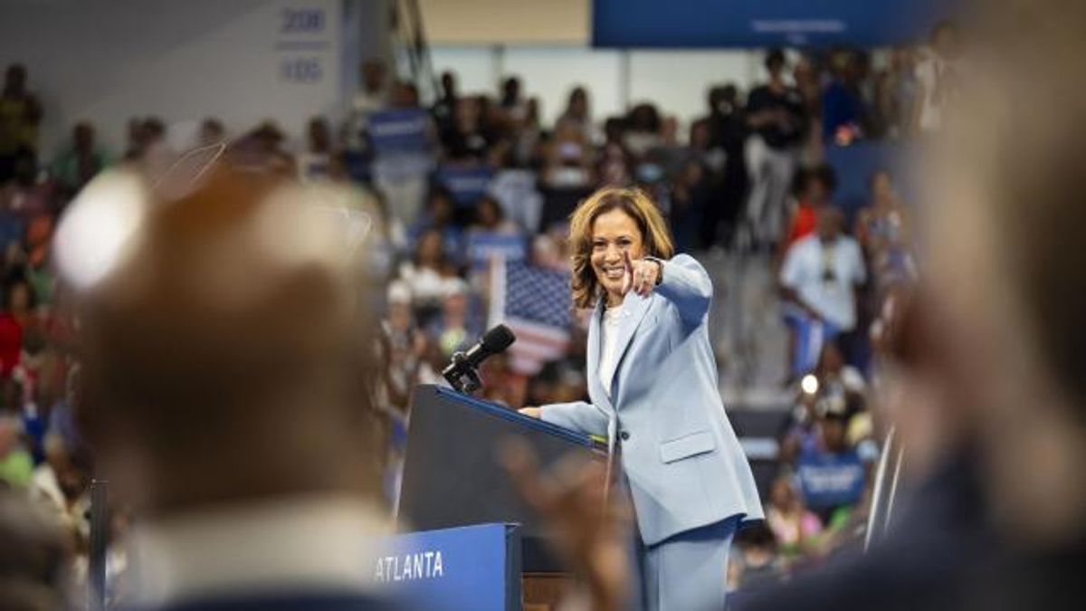 Harris Created a Huge Wave of Energy. How Long Can Democrats Ride It?