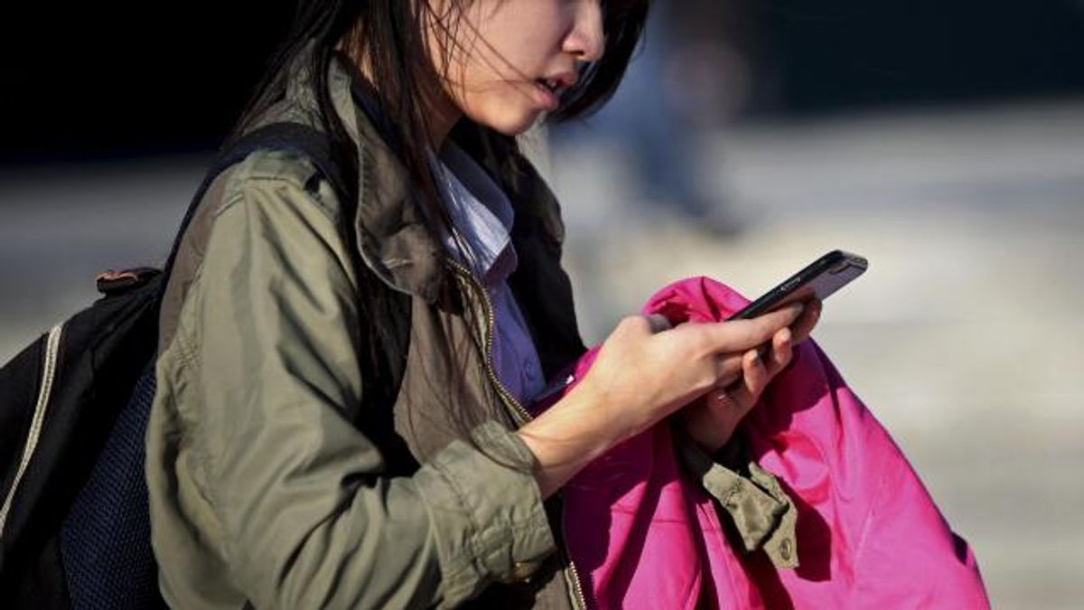 Cellphone Bans in Schools? New York Is ‘Not There Yet,’ Mayor Says
