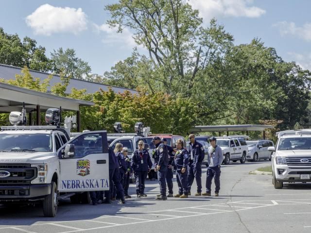 事实核查：不，联邦应急管理局和其他救灾人员并没有“没收”救灾物资