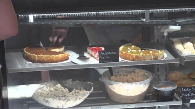 Turning passion into business: Tennessee community rallies behind a 15-year-old baker