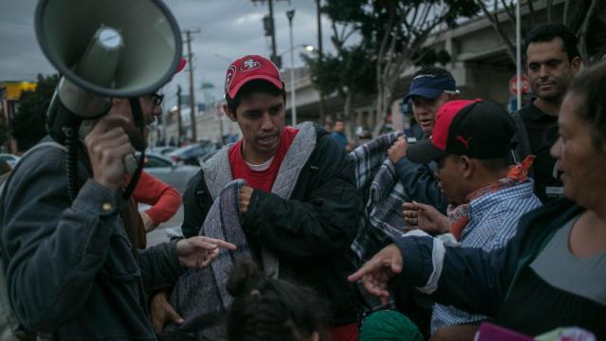 U.S. Allows Some Members of Migrant Caravan to Apply for Asylum