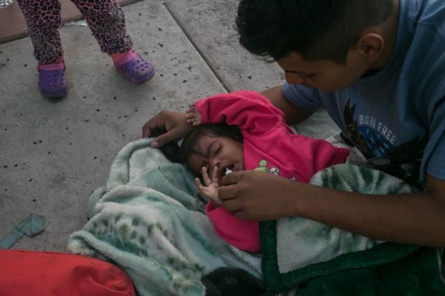 U.S. Allows Some Members of Migrant Caravan to Apply for Asylum