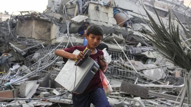 Israel Battles Militants as Netanyahu Warns of Long War