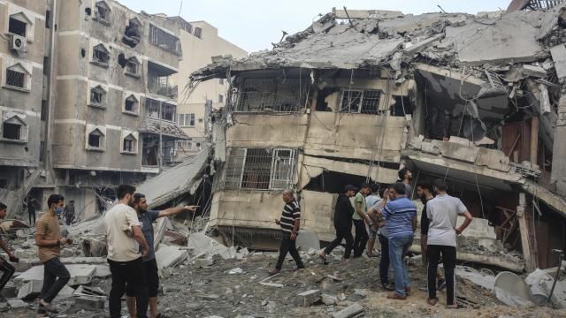Israel Battles Militants as Netanyahu Warns of Long War