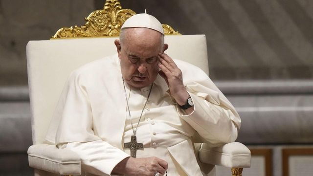 教宗方济各祈祷世界处于“黑暗时刻”和战争“愚蠢”带来的危险