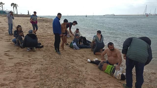 4名移民被推下一艘船,在距离西班牙南部海岸仅几码的地方死亡