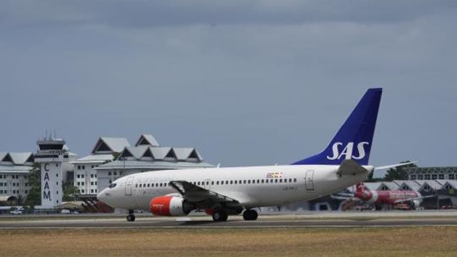 A Scandinavian Airlines medevac plane, believed to be carrying Norway's King Harald, is seen at Langkawi international airport on the Malaysian resort island of Langkawi, Malaysia, Sunday, March 3, 2024. An airplane believed to be carrying Norway’s King Harald departed Malaysia on Sunday, a day after he was implanted with a pacemaker. (AP Photo/Vincent Thian) A Scandinavian Airlines medevac plane, believed to be carrying Norway's King Harald, is seen at Langkawi international airport on the Malaysian resort island of Langkawi, Malaysia, Sunday, March 3, 2024. An airplane believed to be carrying Norway’s King Harald departed Malaysia on Sunday, a day after he was implanted with a pacemaker. (AP Photo/Vincent Thian)